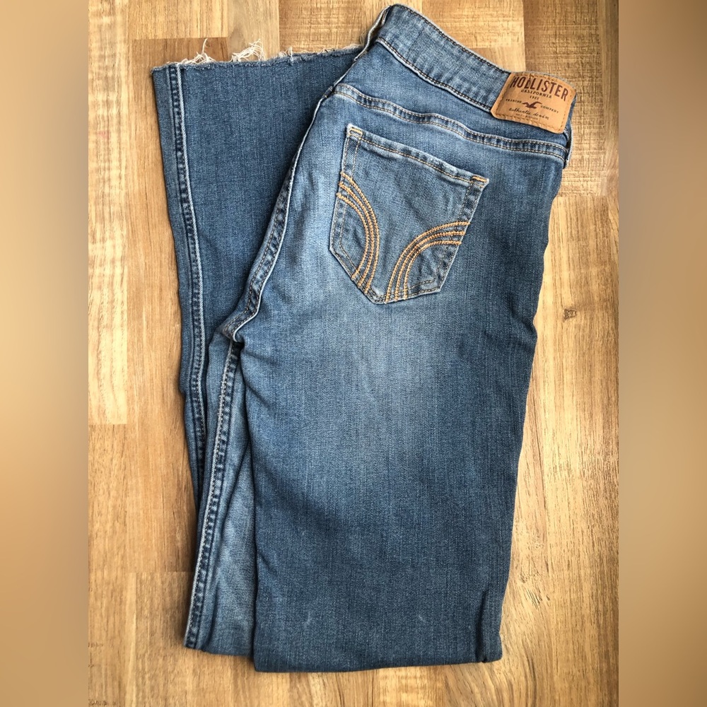 HOLLISTER Boot Cut Distressed Jean - Picture 4 of 9